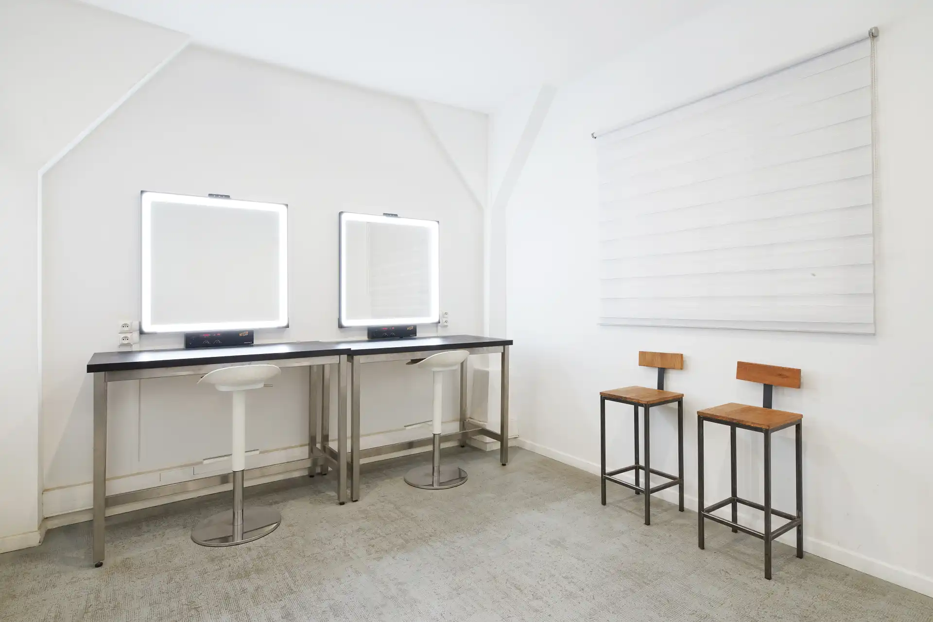 LOCATION STUDIO PARIS PHOTO​ avec cabines de maquillage